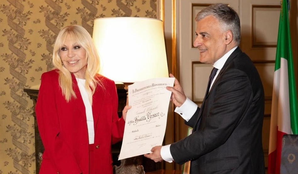 Il Prefetto di Milano Claudio Sgaraglia con Donatella Versace