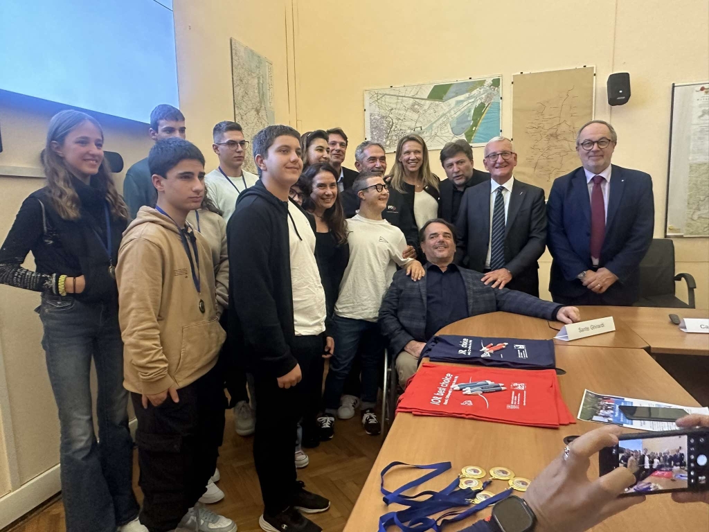 Il Prefetto ed i ragazzi protagonisti del progetto MARINANDO