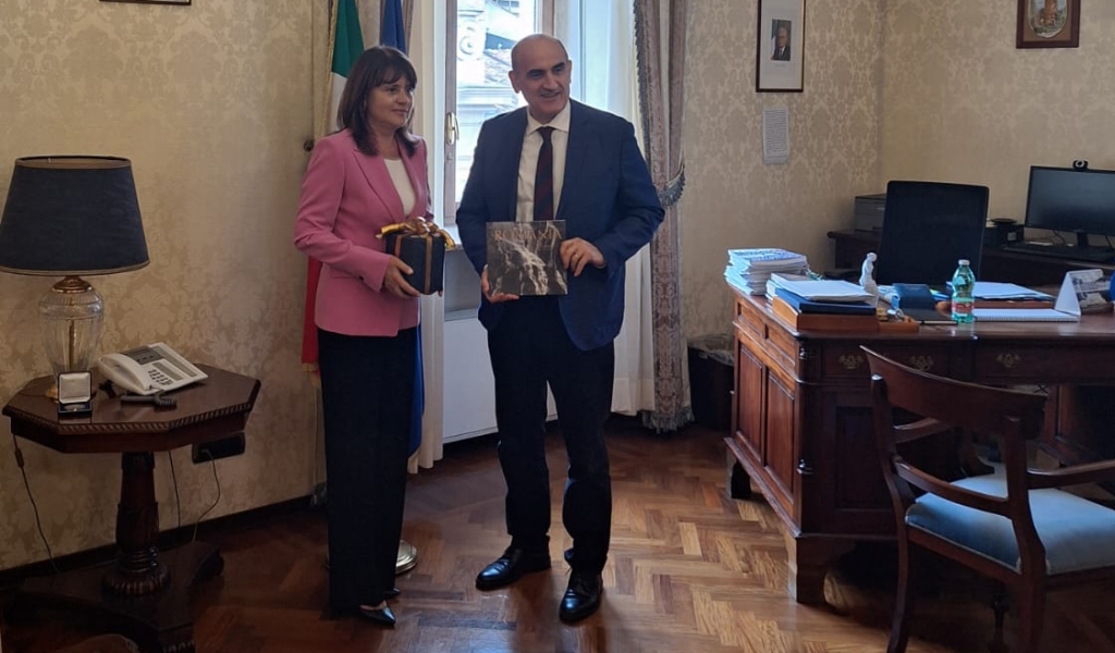 Prefetto Enrico Roccatagliata con Console Romania Carmen Liliana Iacob