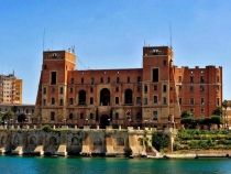 Il Palazzo del Governo dal mare