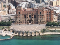 Il Palazzo del Governo dal mare - veduta aerea