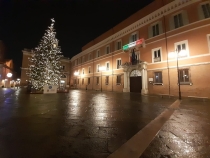 Ingresso principale con albero di Natale