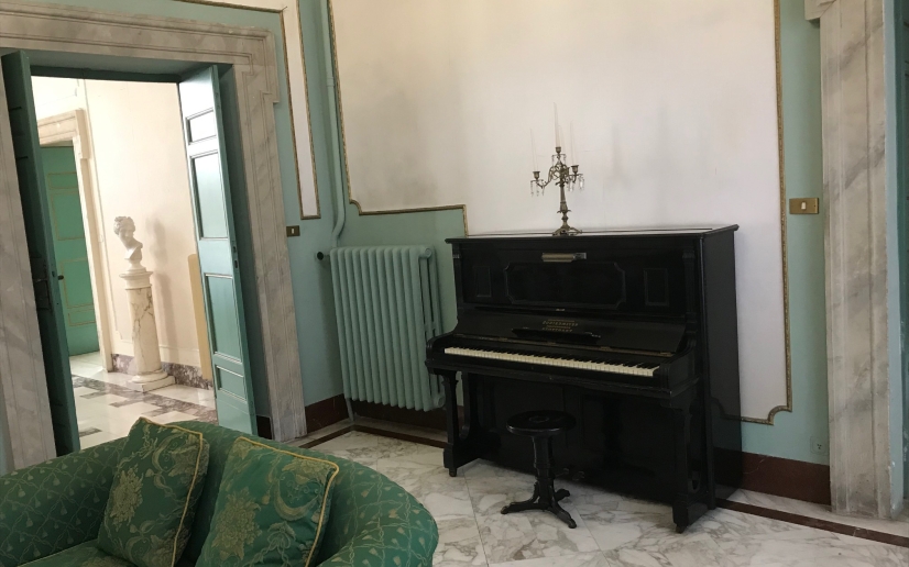 alloggio-prefetto-sala-pianoforte.jpg