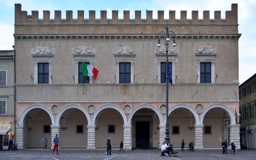 facciata del Palazzo Ducale - sede della Prefettura di Pesaro e Urbino